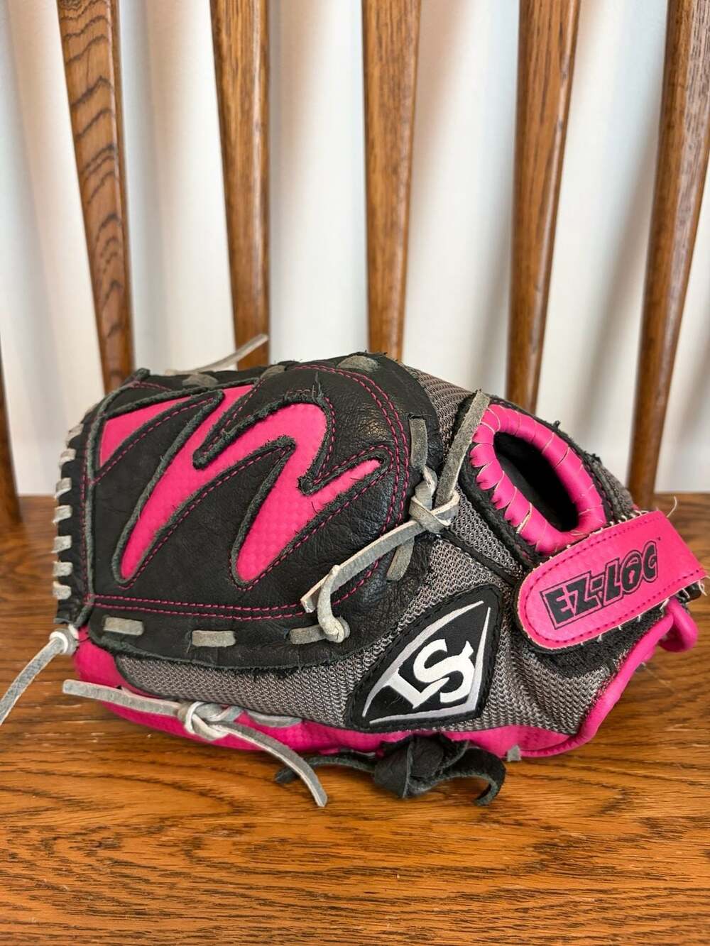 Louisville Slugger Diva Series DV14-HP 10.5 Inch Softball Glove